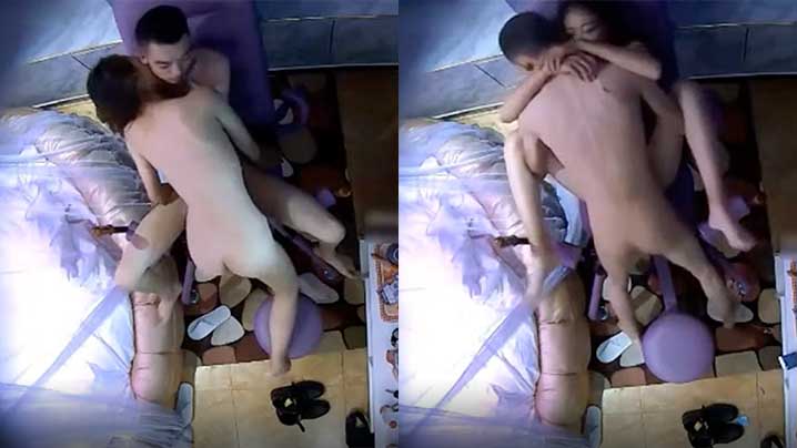 苗条性感的漂亮美女被男友在炮椅上各种高难度动作狂插.